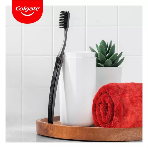 Colgate Slim Soft Charcoal fogkefe