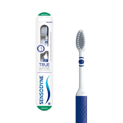 Sensodyne True White fogkefe - medium